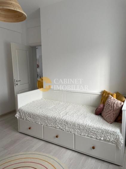 Apartament cu 3 camere semidecomandat, mobilat în Copou