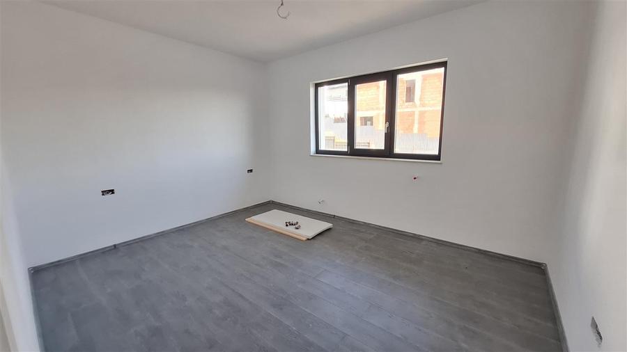 Duplex cu 4 camere cu Canalizare în Valea Lupului