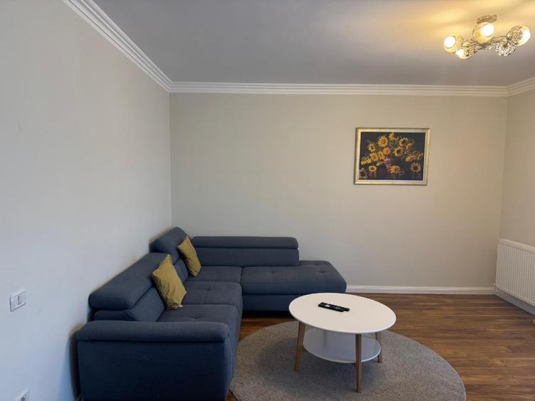 Apartament cu 2 camere semidecomandat, mobilat în Tractorul