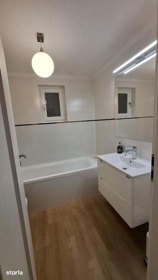 Casă cu 8 camere cu Teren 200 Mp în Central
