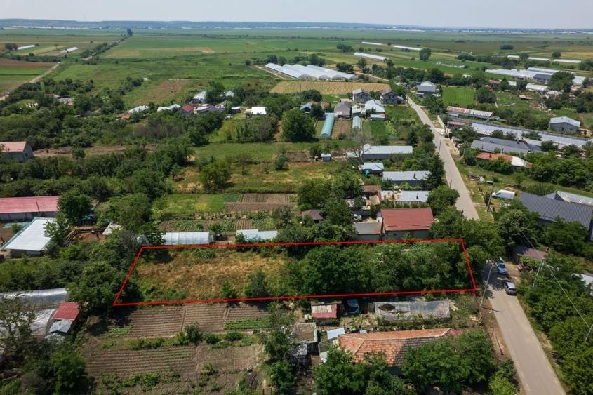 Teren Construcții intravilan de 1158 mp, în Vărăști