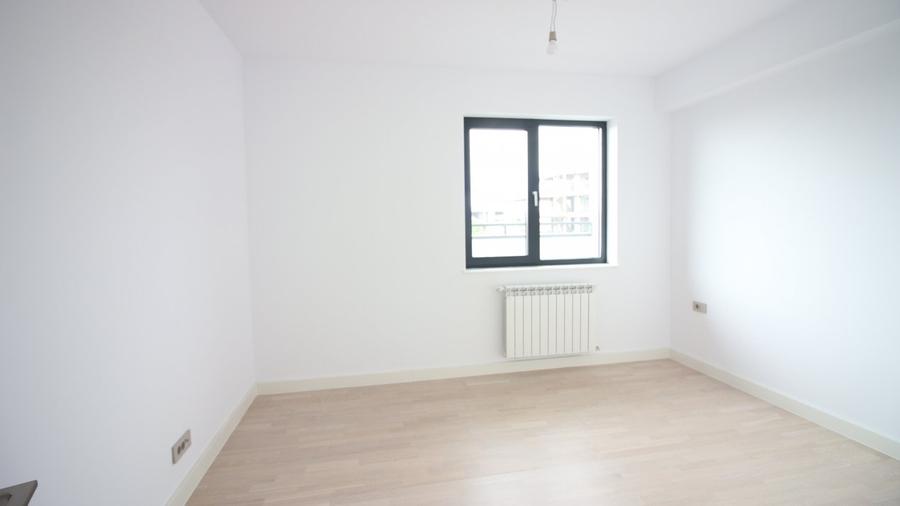 Penthouse cu 4 camere semidecomandat în Băneasa