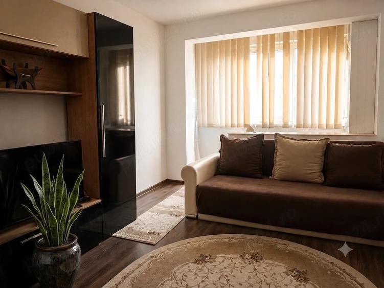 Apartament cu 3 camere decomandat în Torontalului