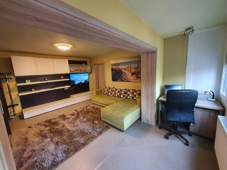 Apartament cu 3 camere semidecomandat, mobilat în Complex Studențesc