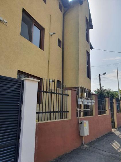 Apartament cu 3 camere decomandat în Lotrioara