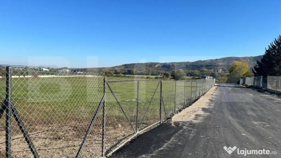 Teren de 6700 mp, în Central