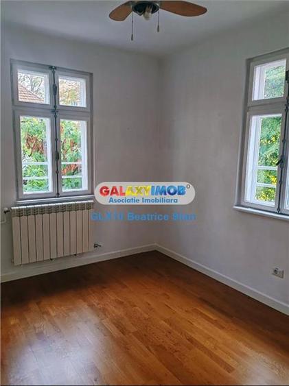 Casă cu 8 camere cu Teren 200 Mp în Cotroceni