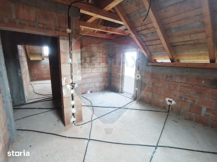 Casă cu 5 camere cu Teren 6400 Mp în Copalnic