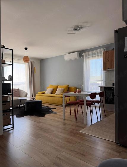 Apartament cu 3 camere decomandat în Florești