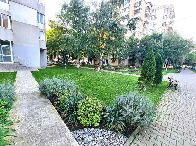 Apartament cu 3 camere semidecomandat în Dacia