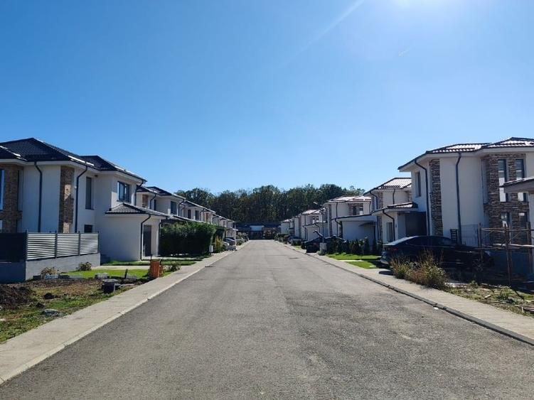 Teren Construcții intravilan de 500 mp, în Gulia