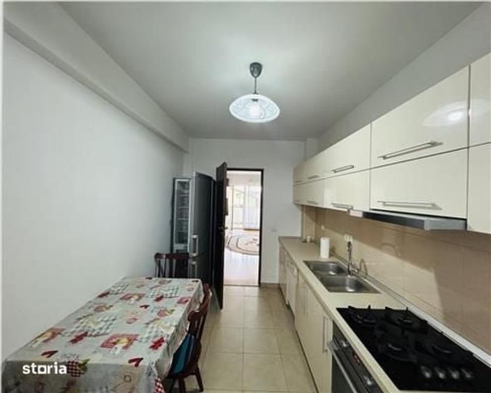 Apartament cu 3 camere semidecomandat în Cedonia