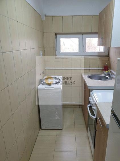 Apartament cu 2 camere semidecomandat în P-ța Victoriei