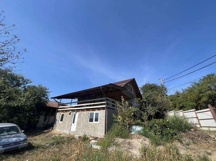 Casă cu 4 camere în Pârscov