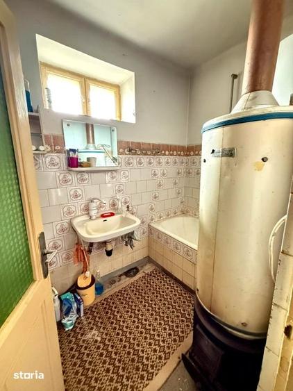 Casă cu 3 camere cu Canalizare în Central