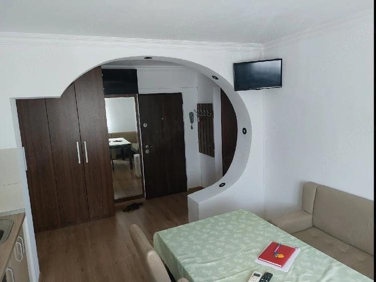 Apartament cu 3 camere decomandat în Nufărul