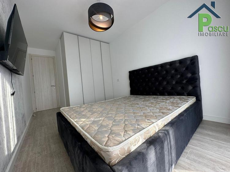 Apartament cu 2 camere semidecomandat în P-ta Presei Libere
