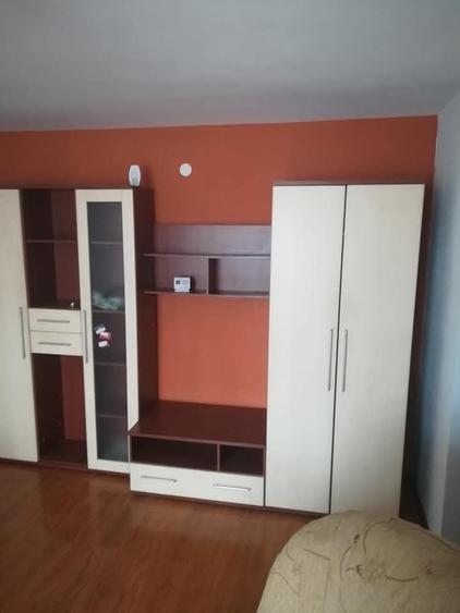Apartament cu 2 camere semidecomandat în Cireșu