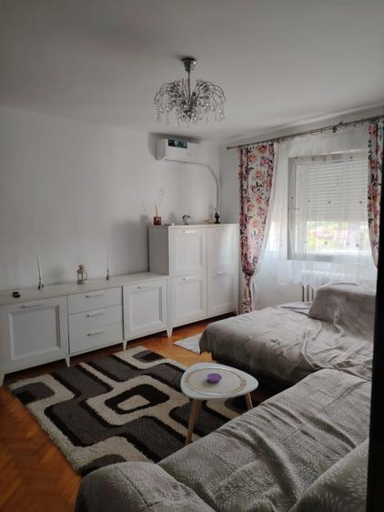 Apartament cu 3 camere semidecomandat în Gara de Nord