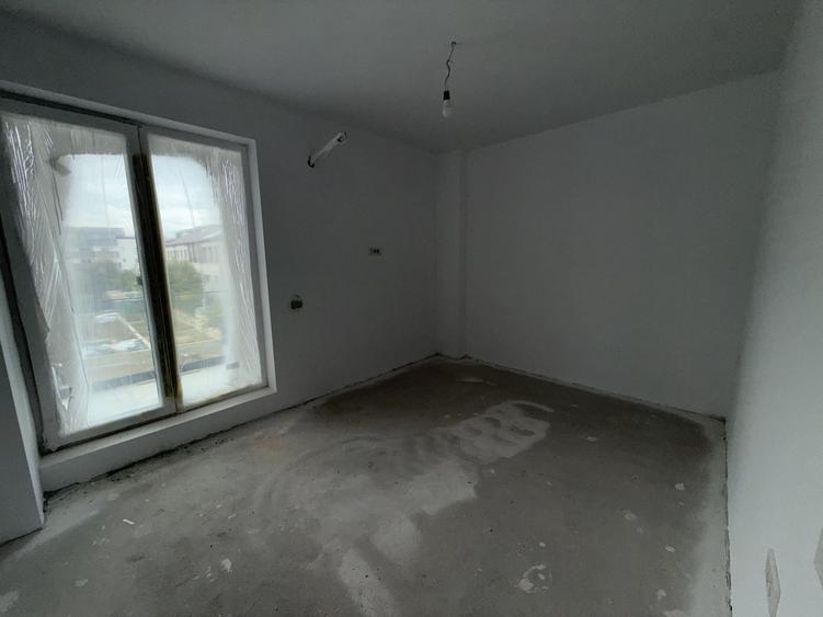 Apartament cu 4 camere decomandat în Theodor Pallady