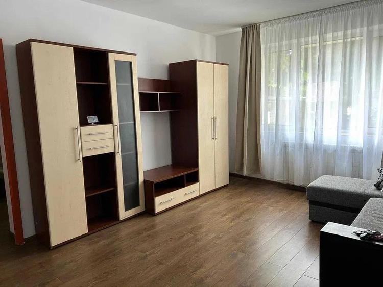 Apartament cu 2 camere semidecomandat, mobilat în Centru Civic