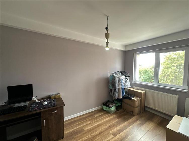 Apartament cu 3 camere semidecomandat, mobilat în Tătărași