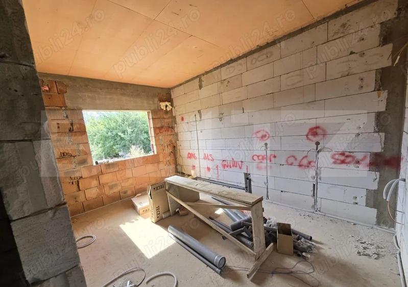 Casă individuală cu 4 camere cu Canalizare în Bucium