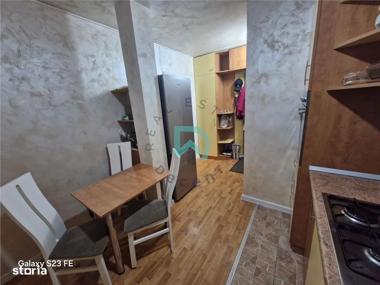 Apartament cu 3 camere semidecomandat în Centrul Istoric