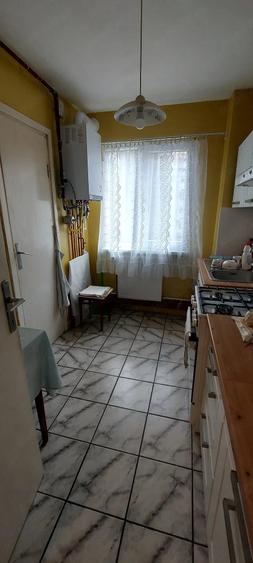 Apartament cu 4 camere semidecomandat, mobilat în Favorit