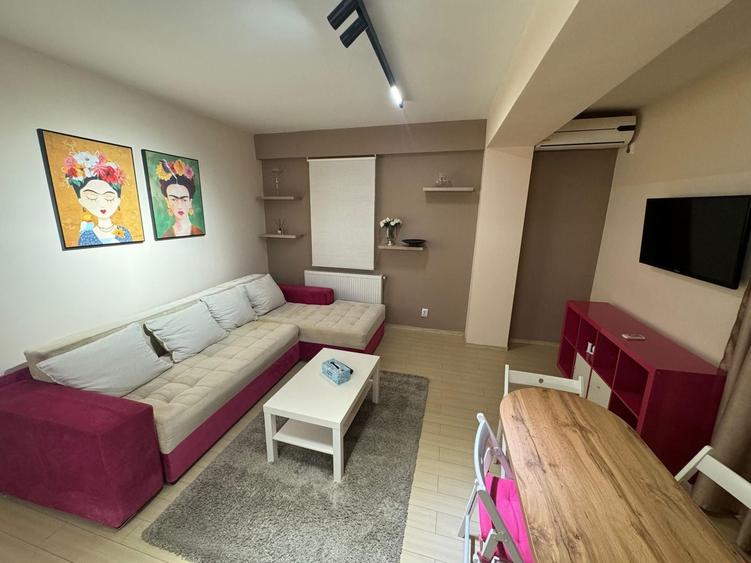 Apartament cu 2 camere semidecomandat, mobilat în Decebal