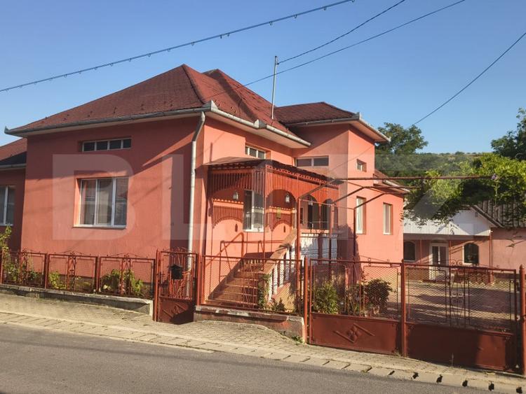 Casă cu 5 camere cu Teren 1325 Mp în Central