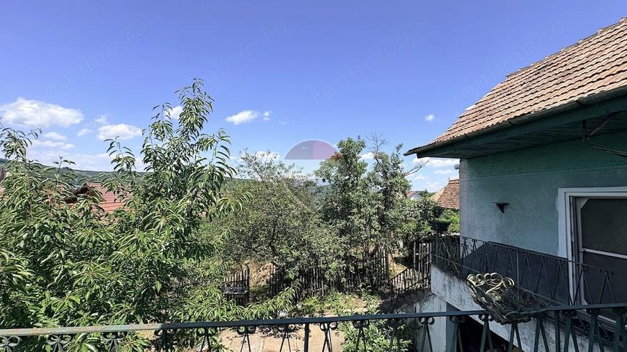 Casă cu 5 camere cu Teren 716 Mp în Sud