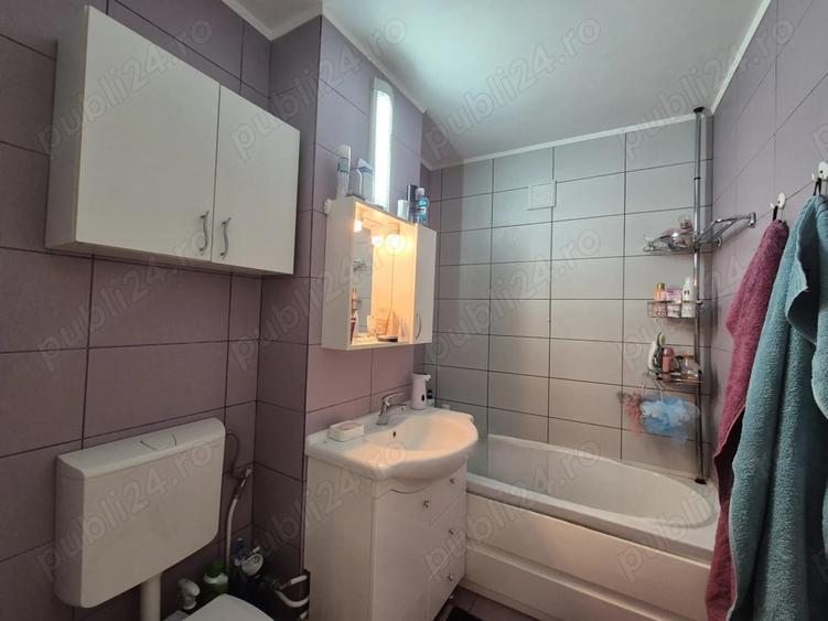 Apartament cu 4 camere semidecomandat, mobilat în Micălaca