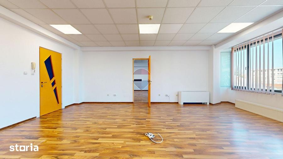 Spațiu comercial, de 77 mp, în Centrul Civic