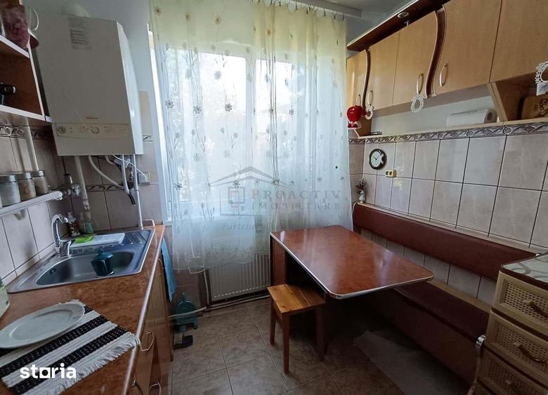 Apartament cu 2 camere semidecomandat, mobilat în Ultracentral