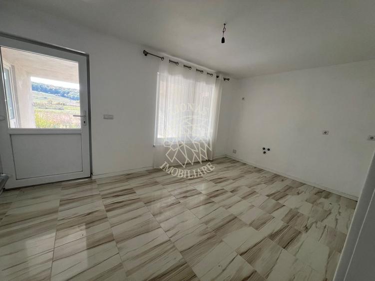 Casă individuală cu 4 camere cu Teren 1500 Mp în Cepari