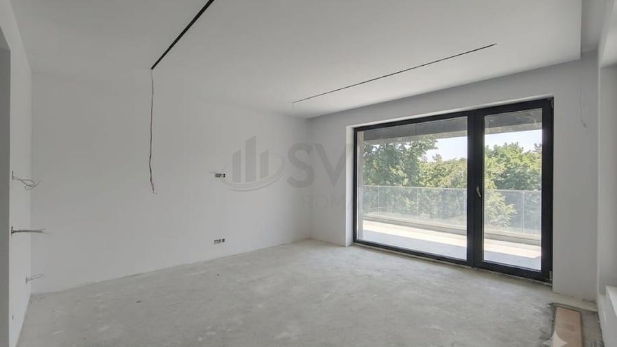 Apartament cu 5 camere decomandat în Parcul Carol