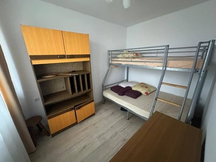 Casă individuală cu 5 camere cu Teren 1000 Mp în Central