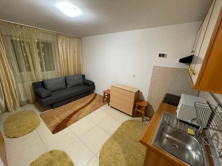 Garsonieră decomandată în Vitan