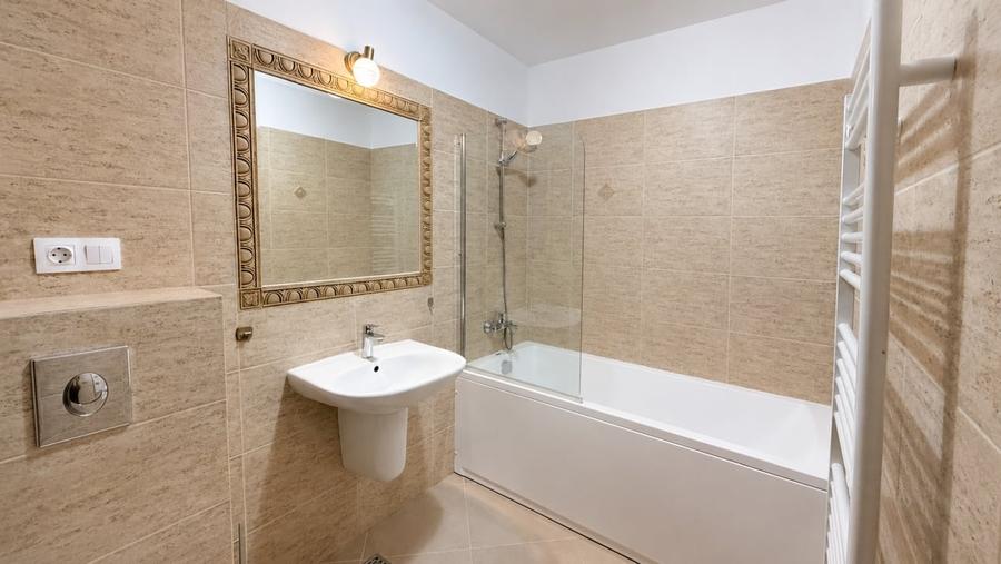 Apartament cu 2 camere decomandat, mobilat în Tractorul