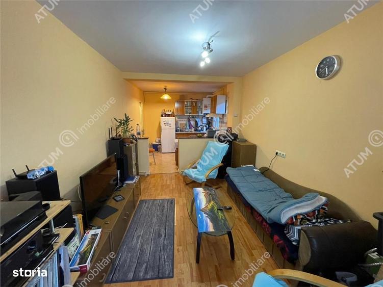 Apartament cu 3 camere decomandat, mobilat în Turnișor