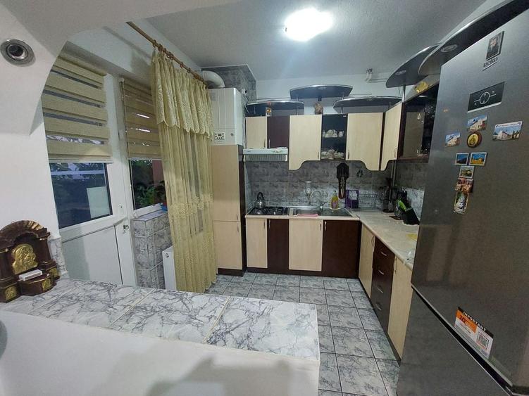 Casă cu 5 camere cu Canalizare în Central