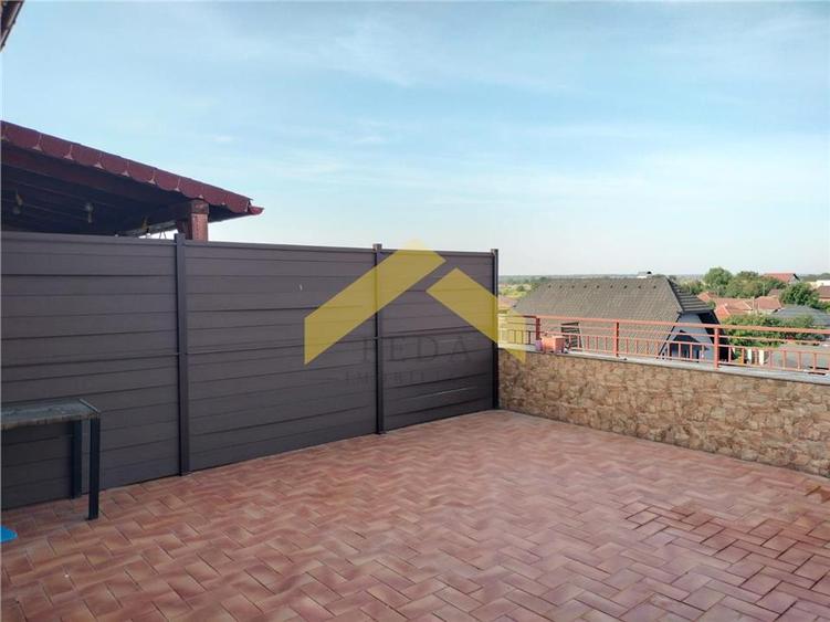 Penthouse cu 3 camere decomandat, mobilat în Bujac