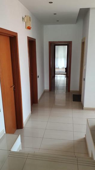 Apartament cu 3 camere în Aviatorilor