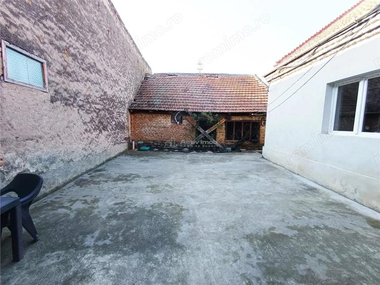 Casă cu 3 camere cu Teren 1642 Mp în Pojejena