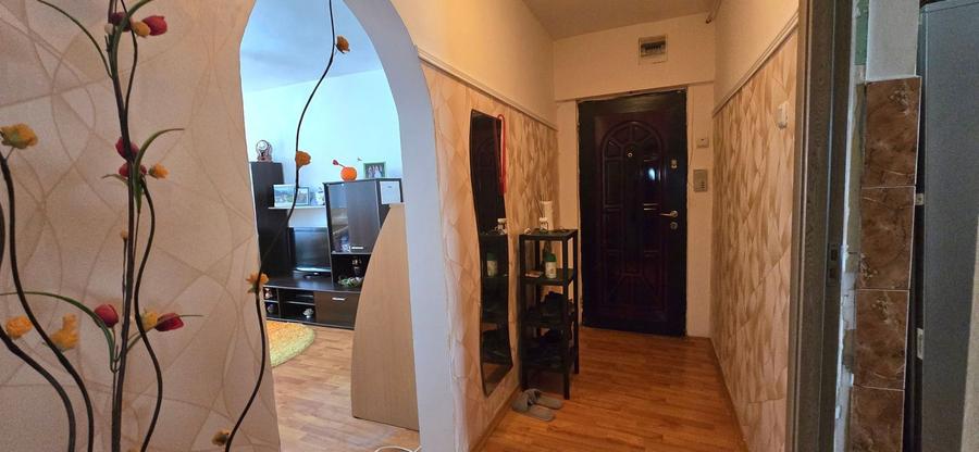 Apartament cu 3 camere decomandat în Micro 11