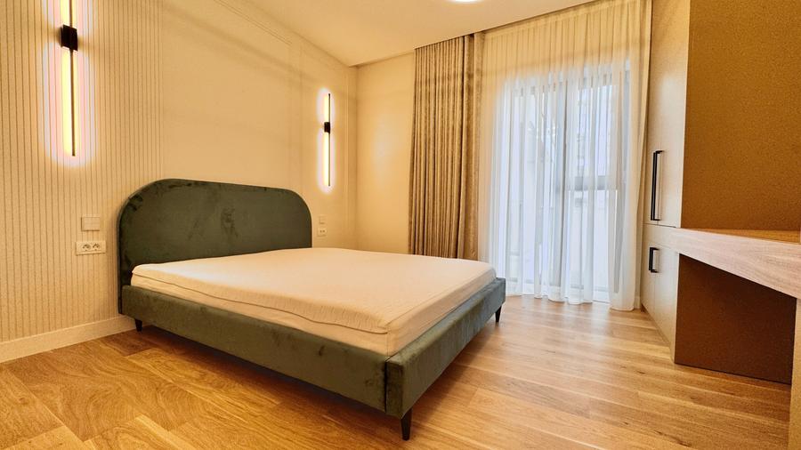 Apartament cu 3 camere semidecomandat în P-ta Presei Libere
