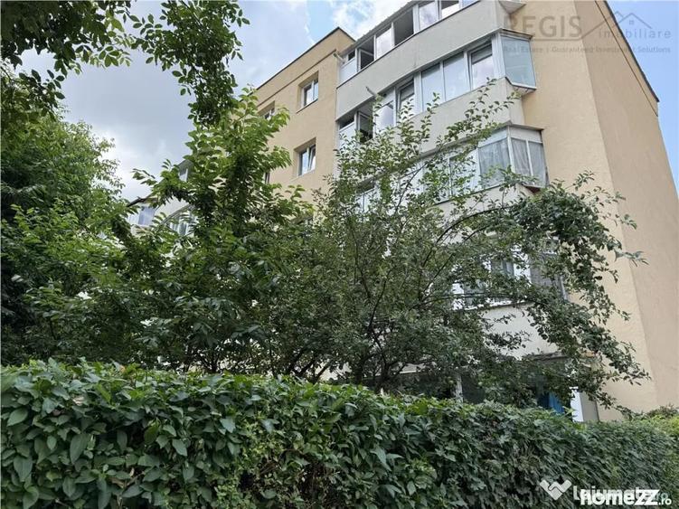 Apartament cu 3 camere semidecomandat în Astra
