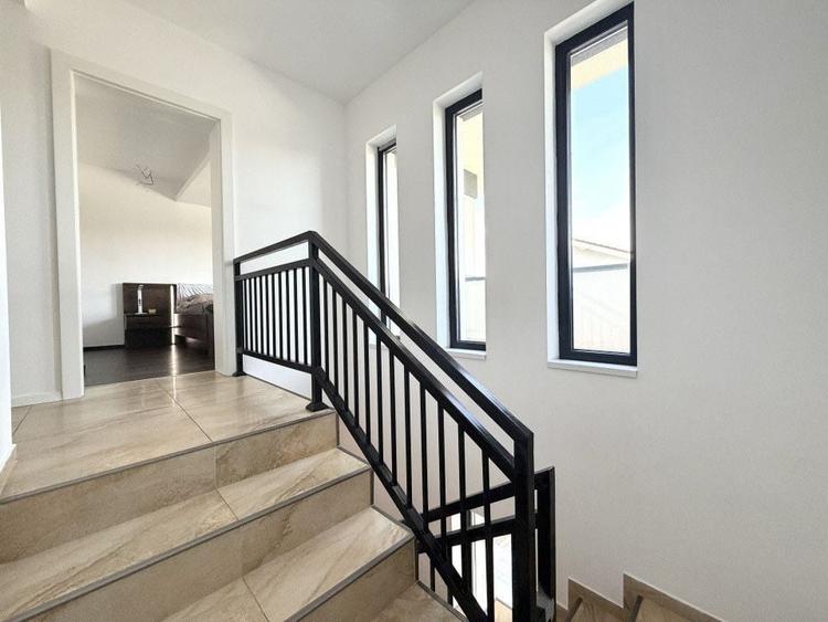 Casă cu 4 camere în Sânandrei