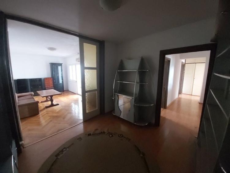 Apartament cu 3 camere decomandat în Dacia